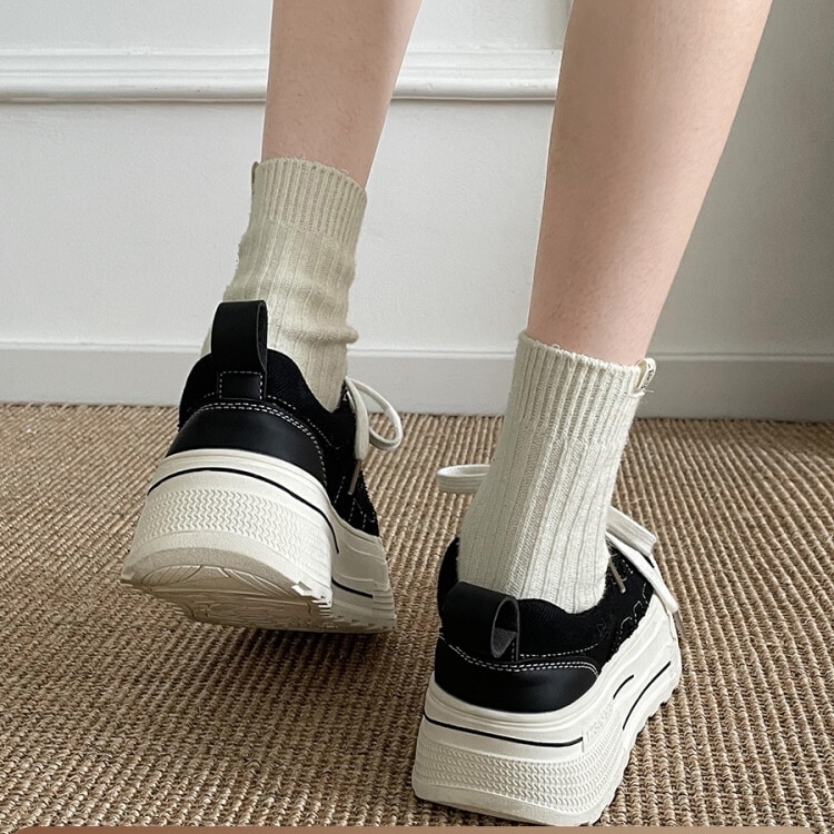 2025秋冬可愛い 5.5CM 厚底 スニーカー 足首ほっそり スタイルアップ ボリュームソール脚長効果 美脚見え シューズ 学生 ゆったり 通学 シンプル カジュアル 涼しげ きれいめ 靴 白