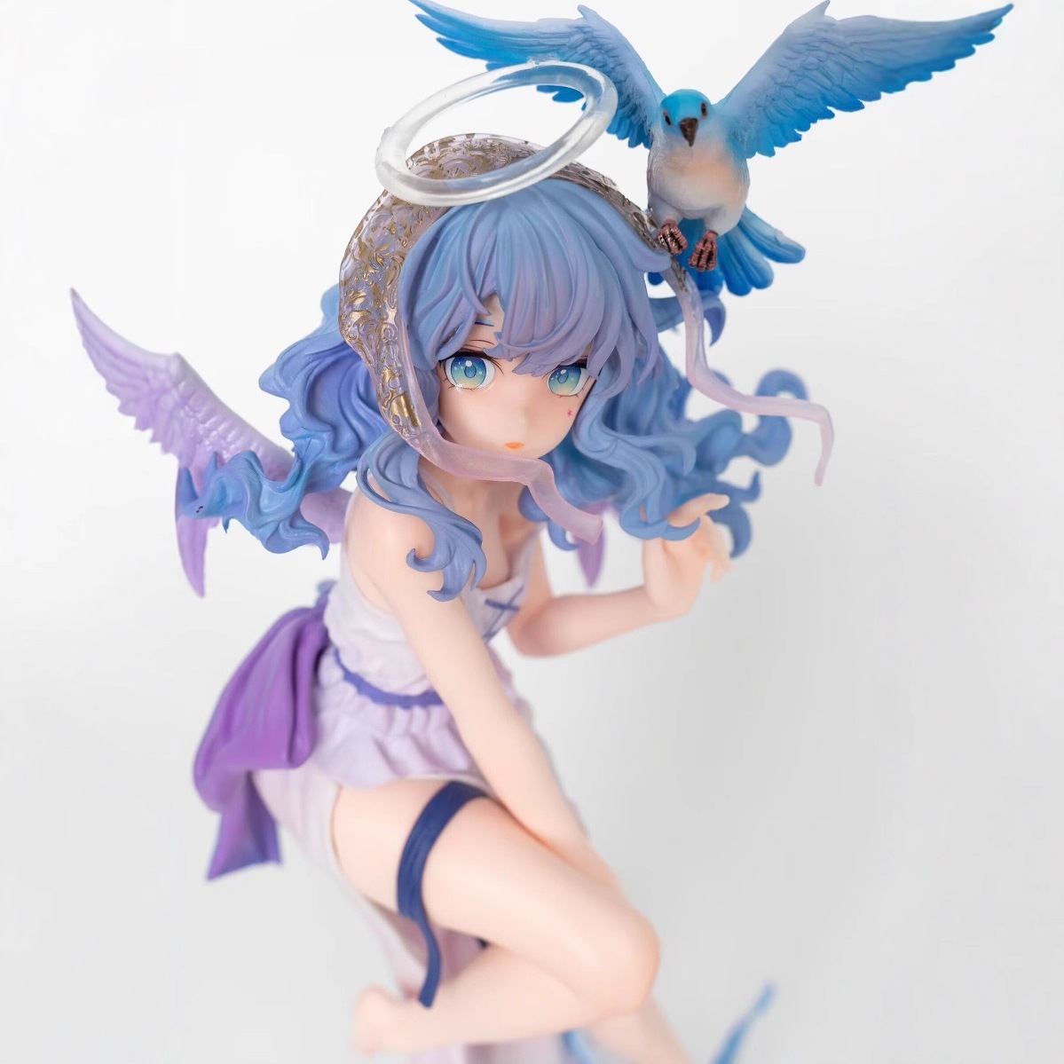 美しい少女リトルエンジェルアリエルフィギュア飾りエンジェルアリエルホワイトピジョン漫画フィギュアモデル2d