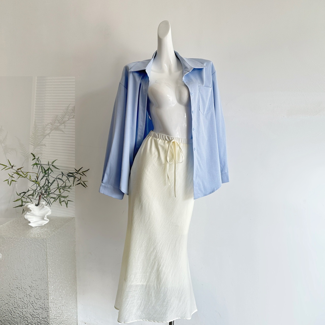 蝶序 蝶 チュール 刺繍 ゆったり シャツ レディース リラックス風 デザイン性 ターンカラー トップス ミモレ丈 スカート