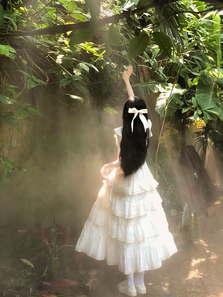 2025 春夏 キャミソールワンピースミモレ丈 ロング おしゃれかわいい フェミニン ドレスタック VネックAライン韓国ファッション レディース白スリーブお出かけキュート甘めフレンチ