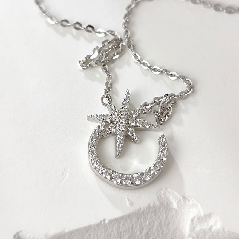 【Silver 925】星と月の煌めきネックレス　アクセサリー　ジュエリー　上品　知的　ロマンチック　女性らしい　アレルギー対応