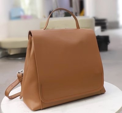 バッグ レディースバッグ ショルダーバック リュック 斜めがけバッグ 肩がけバック デイバッグ 収納 便利 コンパクト 使いやすい スクエア型 ファスナー付き PU かわいい