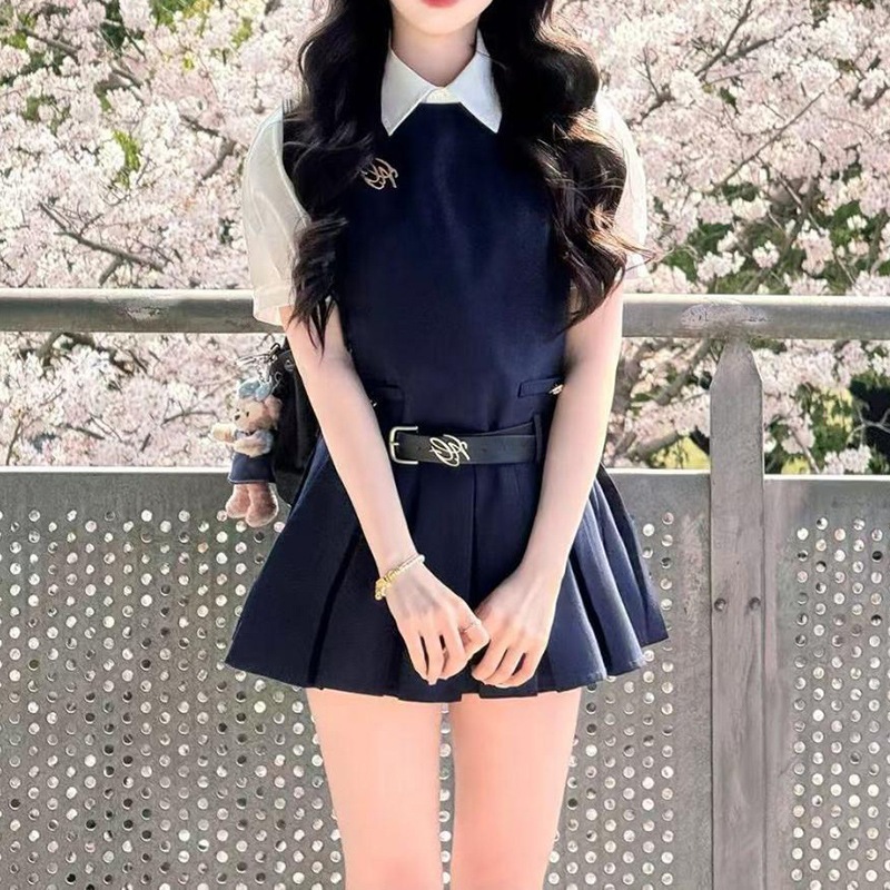 プレッピースタイルの万能サマーツーピースセット：スリムフィット半袖シャツトップとプリーツドレス