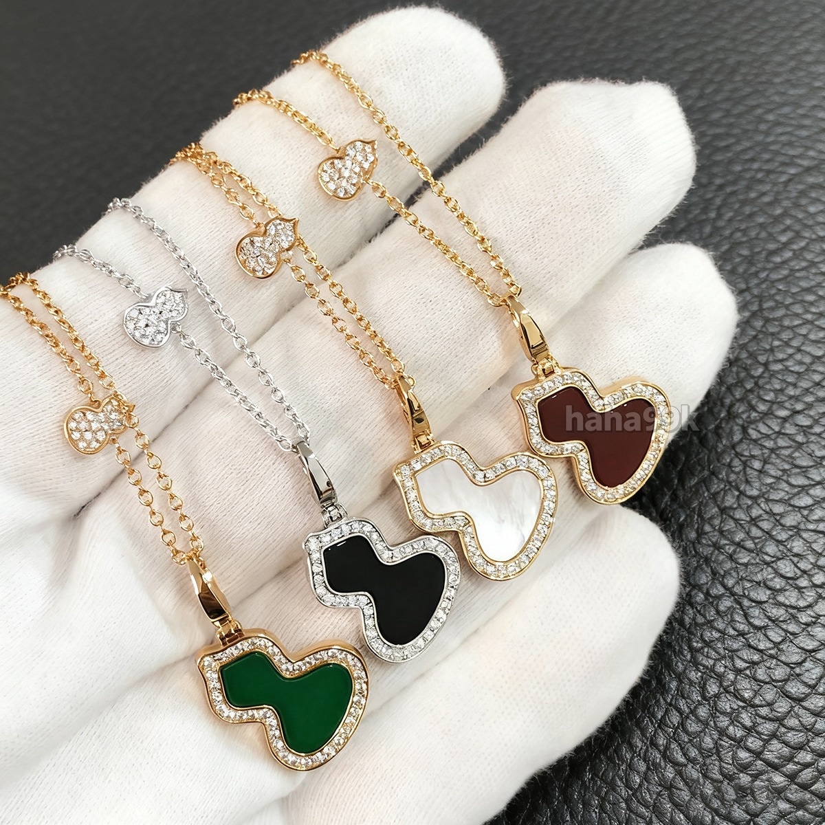 ダイヤモンドがちりばめられた女性用のダブルひょうたんネックレス高品質の V ゴールド バージョン厚みのある 18K ローズ ゴールド メッキ柿のデザインが施されたファッショナブルで豪華なホワイト