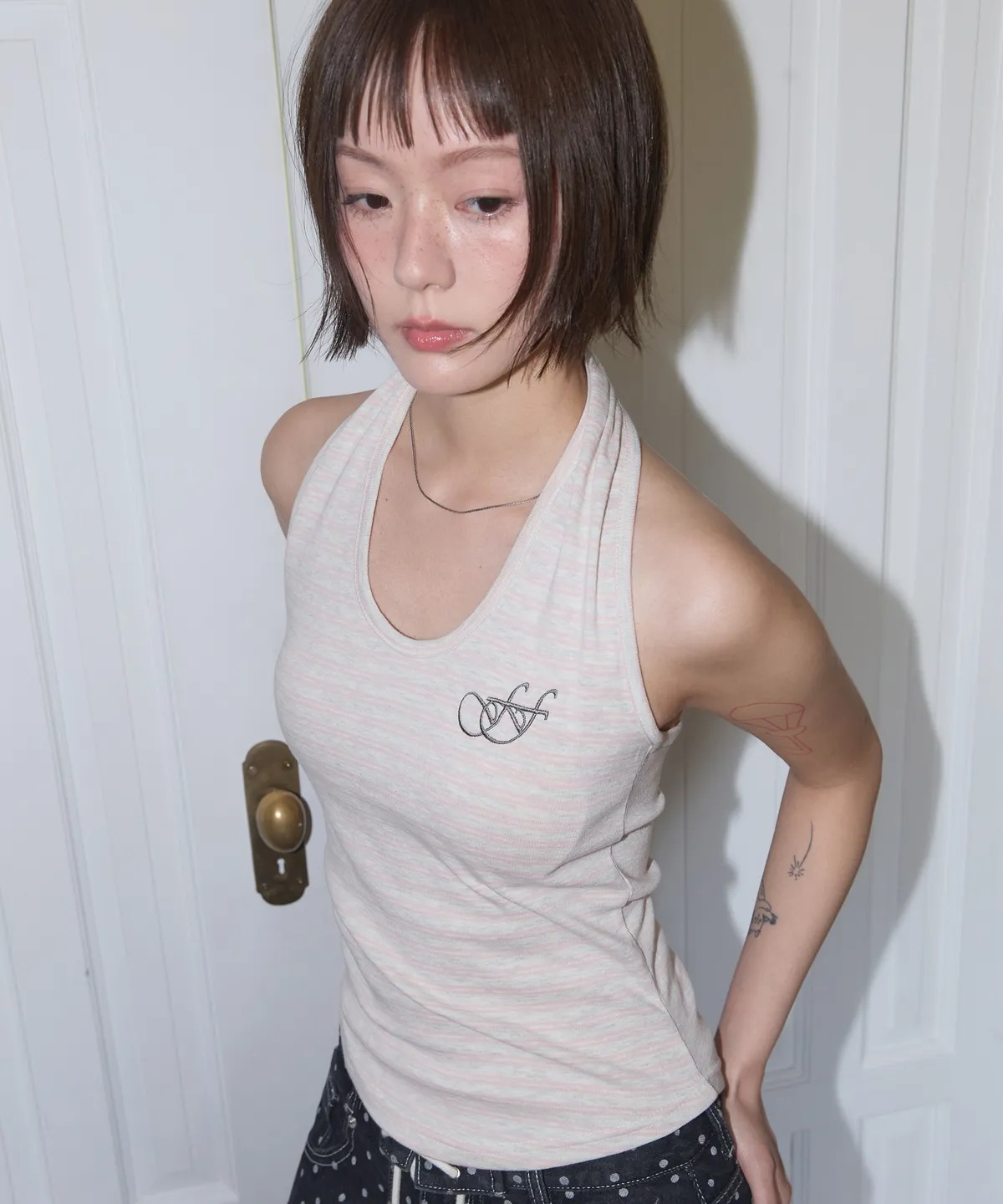 ストライプ オープンバック ホルターネック (PINK) F25QB133