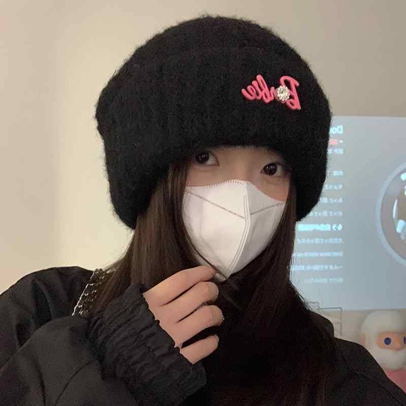 ニット帽 レディース 秋冬 大きいサイズ ウール 耳 カバー 韓国 小顔効果 シンプル ワンポイント 英字 かわいい 折り返し 普段使い レジャー グレー 黒 白