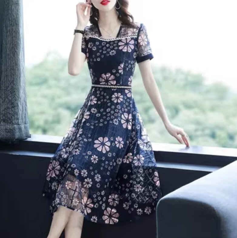ワンピース フレアワンピース ミモレ丈 かわいい 大人可愛い きれいめ シンプル カジュアル 大人 上品 おしゃれ お洒落 大人女子 こなれ感 個性的 主役級 存在感 美容師 メイクアップアーティスト