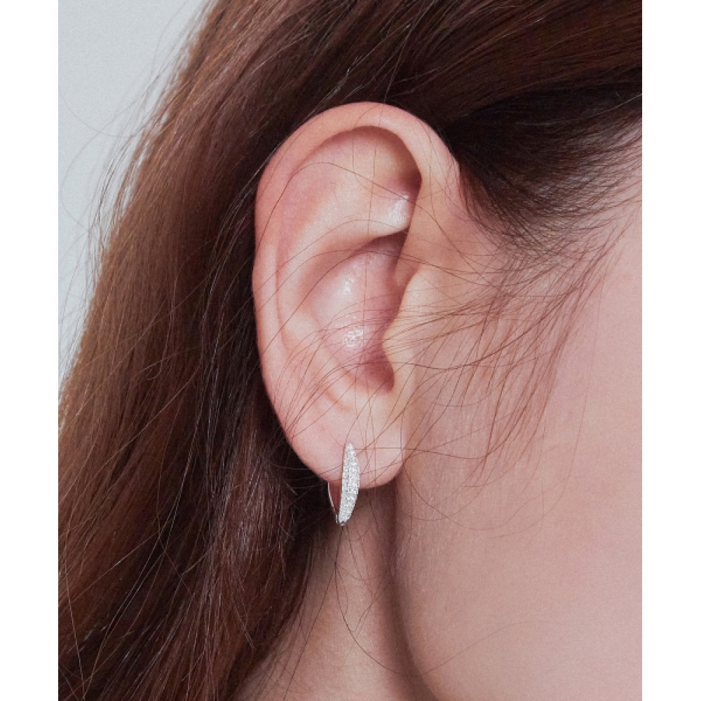 CHARMY シルバーオーバルキュービックピアス