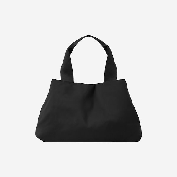 【COS】 PADDED SHOPPER BAG (BLACK) : RED VELVETスルギ 着用