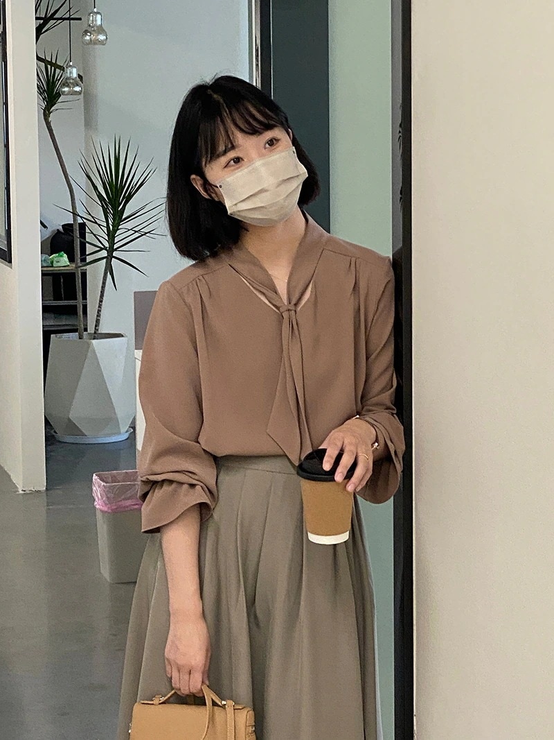 トップスシャツブラウスリボンヘアアクセサリー シャツ フリル 長袖ブラウス トップス ドレープ感 シャツ OL レディース Vネック インナー 気質