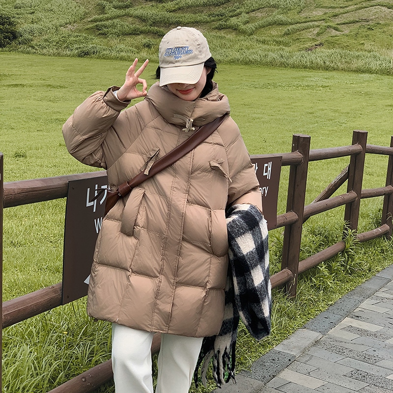 新しい冬の女性のダウンジャケット厚く暖かいフード付きミッドレングスレギュラーヒップカバー暖かいジャケット