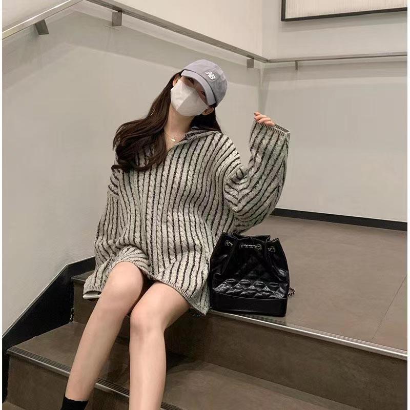 開襟ストライプのゆったりセーター女性の厚手ミディアム丈トップス