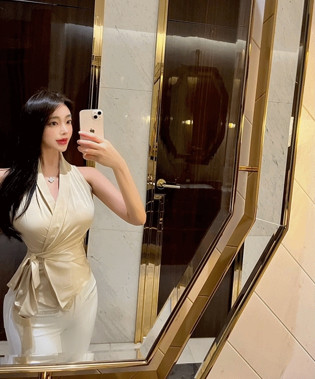 [High quality] ラップ シルキー ノースリーブ ブラウス (1color)