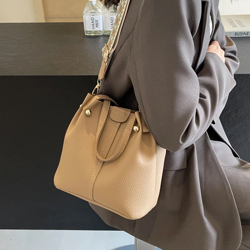 水筒ポーチ 大容量トートバッグ ショルダーバッグ かたかた掛け 無地 トートバッグ スマホポーチ 脇下バッグ シンプル