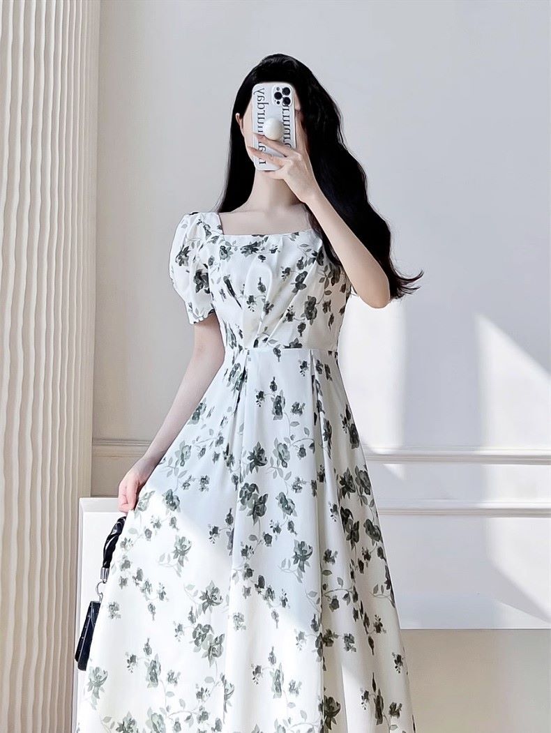 ワンピース フレアワンピース ひざ丈 膝下 半袖 スクエアネック フレア Aライン 刺繍 シフォン ポリエステル シンプル 大人 上品 おしゃれ お洒落 こなれ感 セクシー エレガント 花柄 小花柄