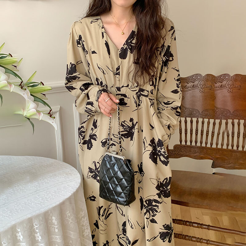 ワンピース ロングワンピース 長袖 Vネック フレアワンピース ウエストマーク フレア 揺れる ポケット かわいい 大人可愛い きれいめ シンプル 上品 おしゃれ 大人女子 レトロ きちんと こなれ感