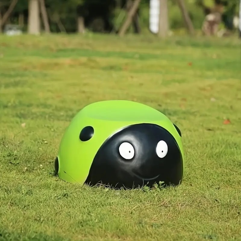 樹脂製のてんとう虫の形をした座席気まぐれな昆虫の彫刻用途の広い庭の芸術屋外の風景のアクセント家の装飾のアクセサリー