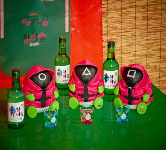 眞露 チャミスル イカゲーム 兵隊トビ フィギュア ヨンヒゲーム機 コラボ ネットフリックス グッズ