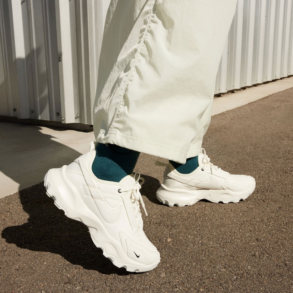 ナイキ TC 7900 レディース DD9682-100