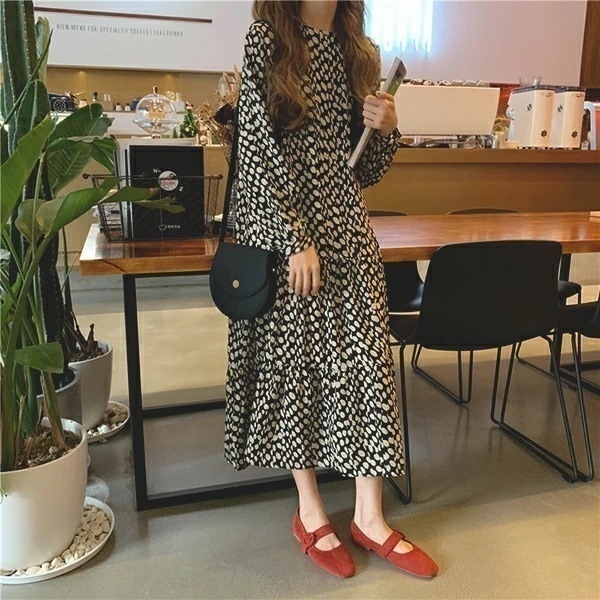 【新品】ドット柄シフォンワンピースレディース　ミモレ丈　ティアードワンピース　春秋冬