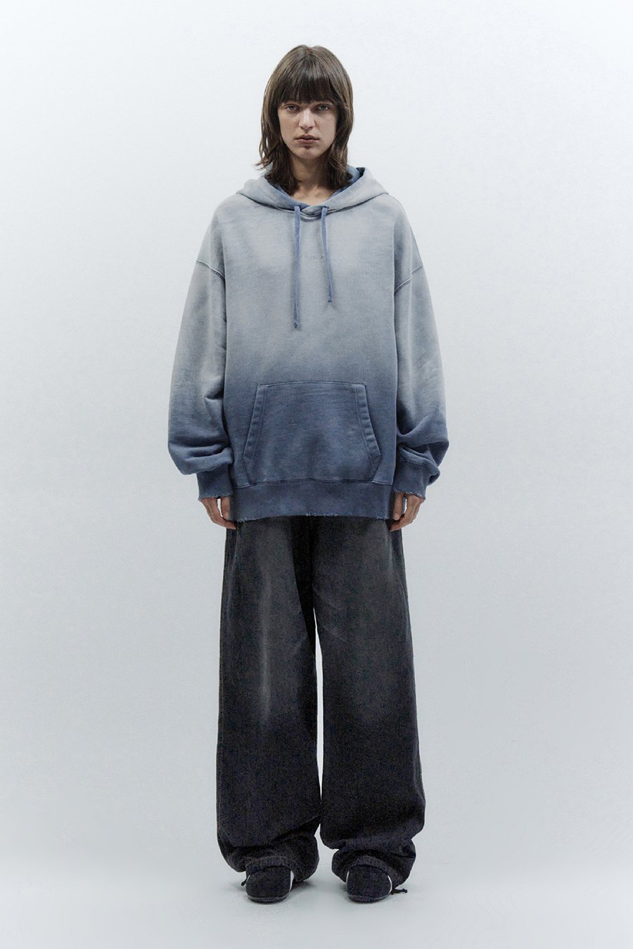 【INSILENCE】 [UNISEX] WASHED-OUT OVERSIZED FIT HOODIE : BLUE
