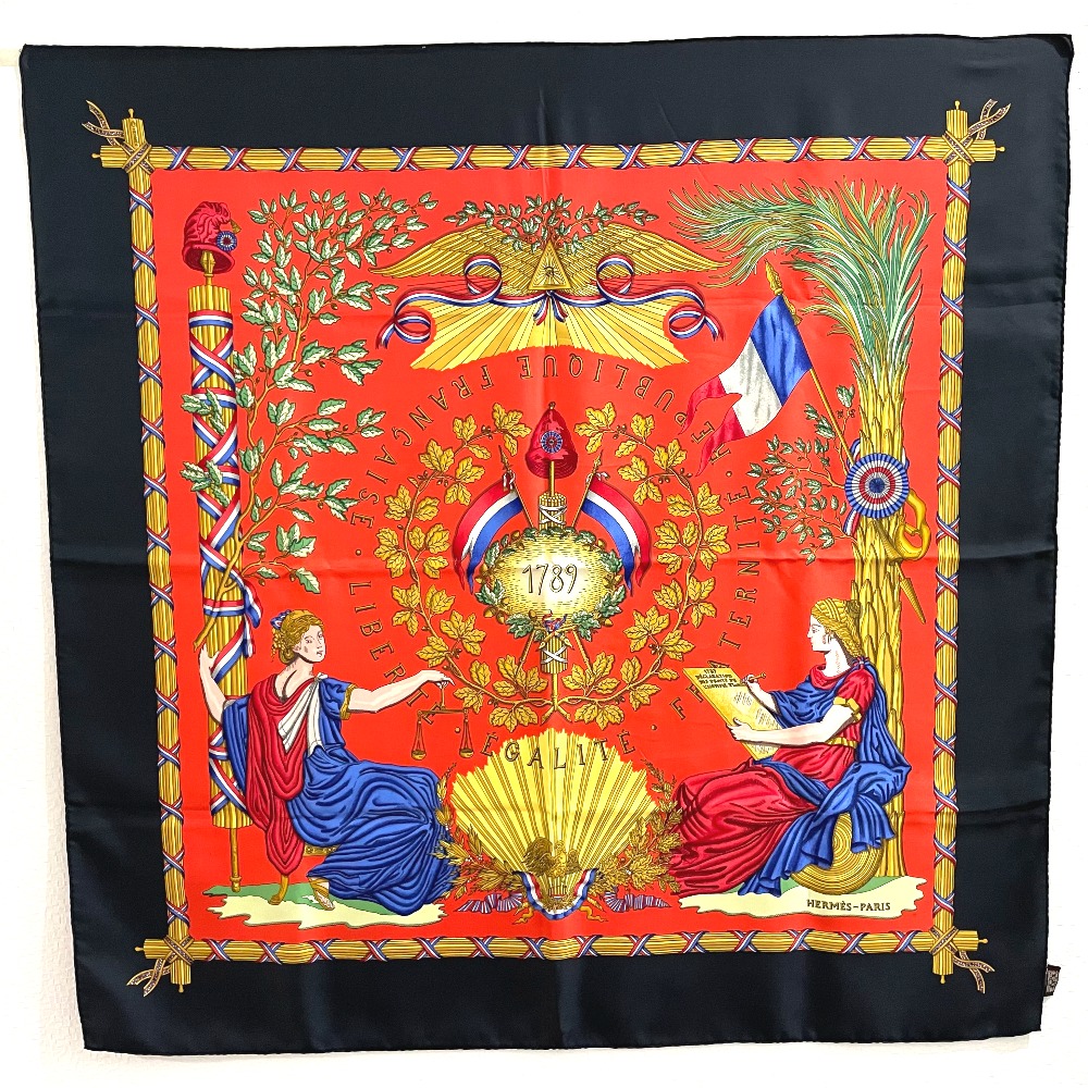 スカーフ LIBERTE EGALITE FRATERNITE REPUBLIQUE FRANCAISE カレ90 1789年 フランス革命を記念して シルク100% ブラックレッド