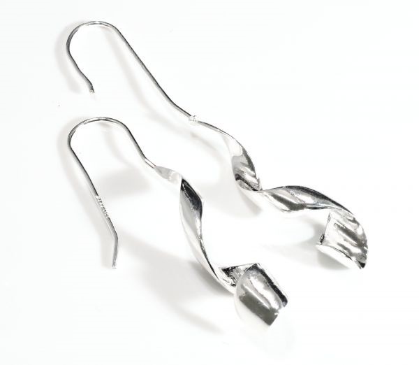 シルバー925 ツイスト フック ピアス サガリ デザイン (数量限定 SV925 刻印有 記念日 クリスマス バレンタイン プレゼント