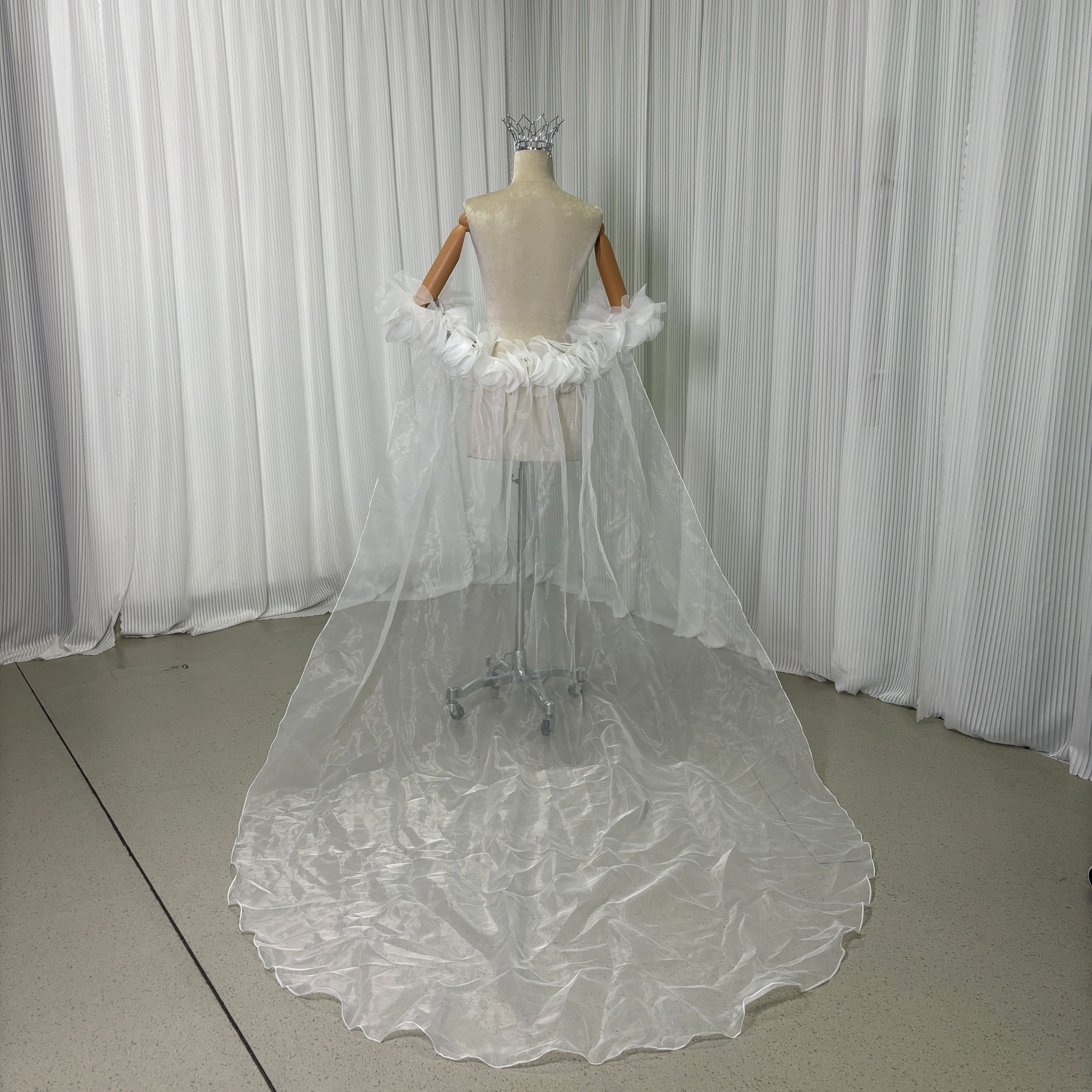 マント オフホワイト 上質オーガンジー 可愛い 前撮り デザイン感 ロングトレーン