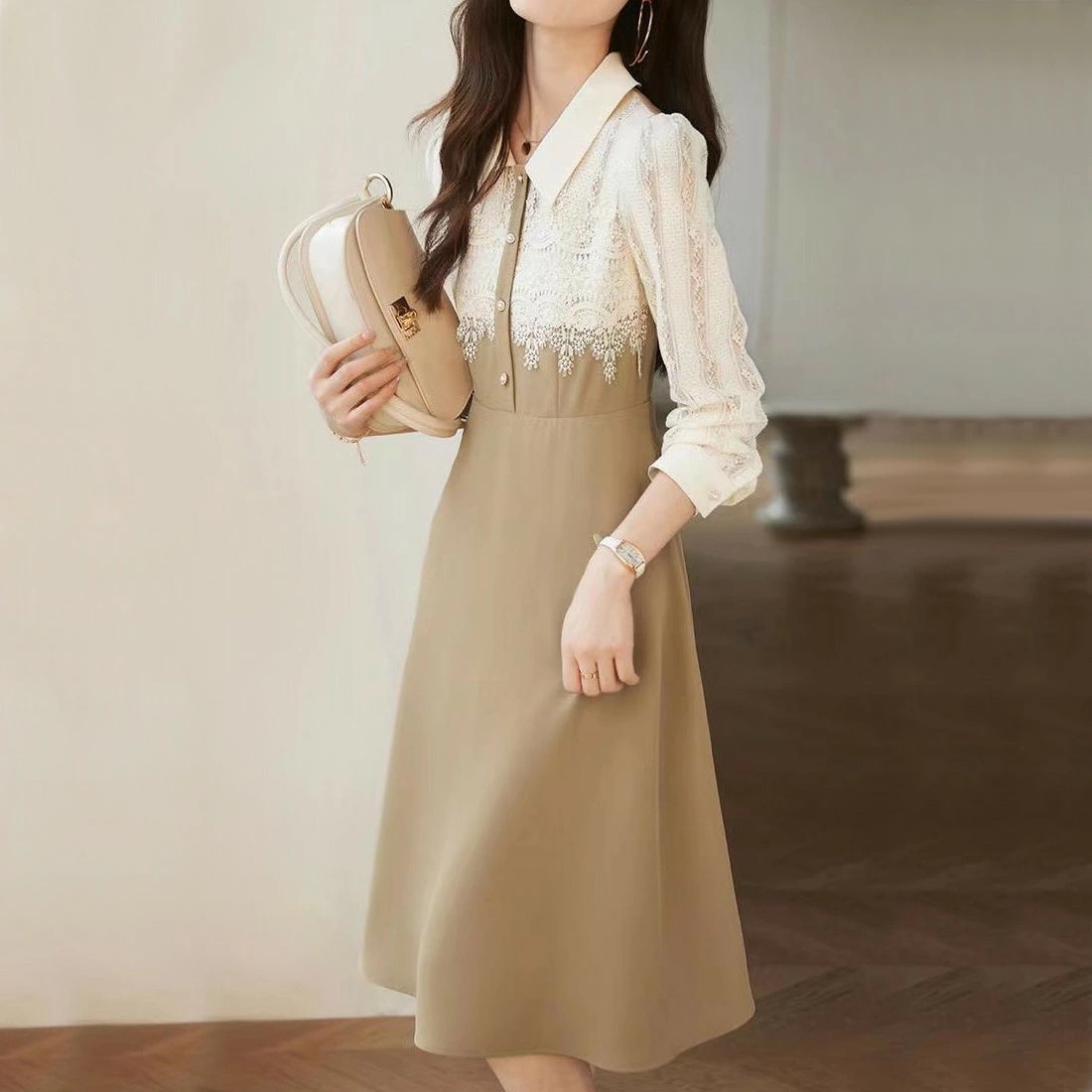 リピーター続出エレガントな印象を演出するレース切り替え襟付きワンピース 長袖 大人 可愛い Aライン 膝下丈 きれいめ 通勤 シンプル ポロネック ハイウエスト