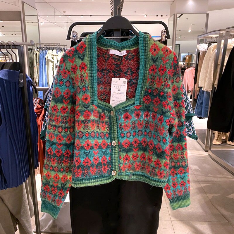 ２色 レトロ風 トップス ニット カーディガン レディース 秋冬 かわいい カジュアル ショート ショート丈 長袖 萌袖 Vネック スクエアネック ワンショル BIGシルエット ゆったり 刺繍 前開きカーディガン