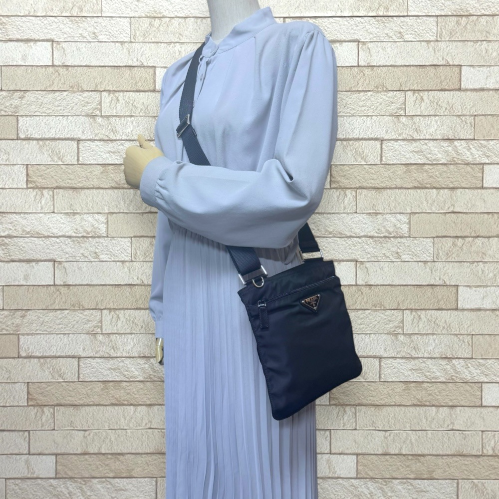 プラダ ショルダーバッグ ナイロン ブラック PRADA 中古