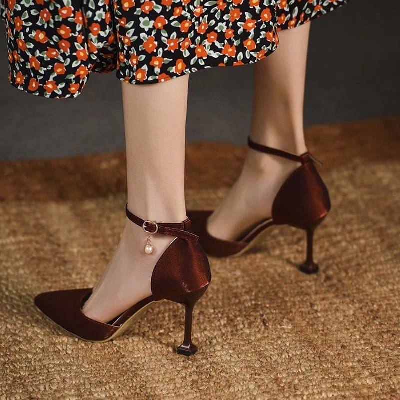 パンプス ハイヒール2025春秋中空フレンチ乙女シングルシューズ細ヒール黒ワーキングシューズ夏 スタイルアップヒールパンプス