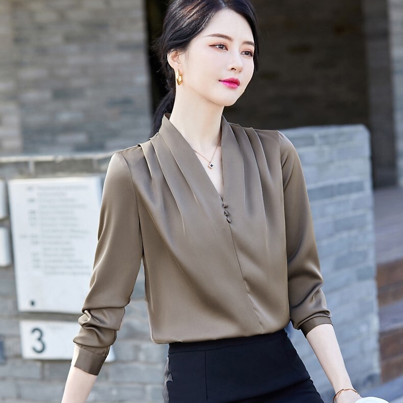 トップス シャツ ブラウス 白シャツ 白トップス 袖あり 長袖 Vネック リボン かわいい 可愛い きれいめ シンプル 上品 おしゃれ お洒落 可愛い 女子 こなれ感 クール 5,622円