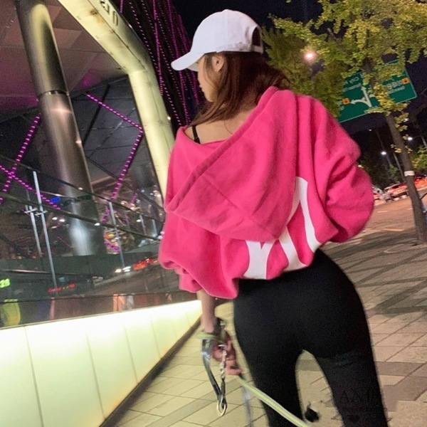 パーカー スウェット ショート丈 長袖 デザイン 美ライン ニュアンス ファスナー 伸縮性 ストレッチ フード付き カラバリ スタイルアップ リラックス かわいい 大人可愛い きれいめ シンプル