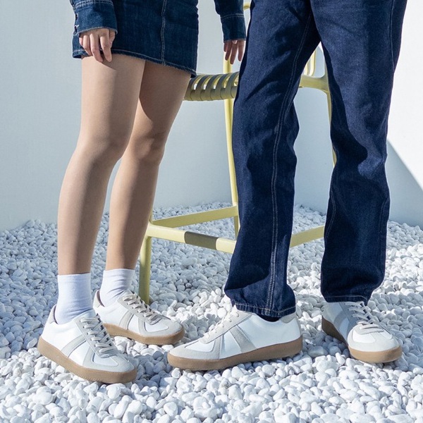 スニーカー レディース メンズ 疲れにくい 歩きやすい 軽量