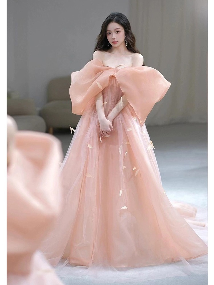 モーニングドレス女性の花嫁ピンクのワンショルダー婚約ドレススカート超妖精気質の朝のショットの高級感