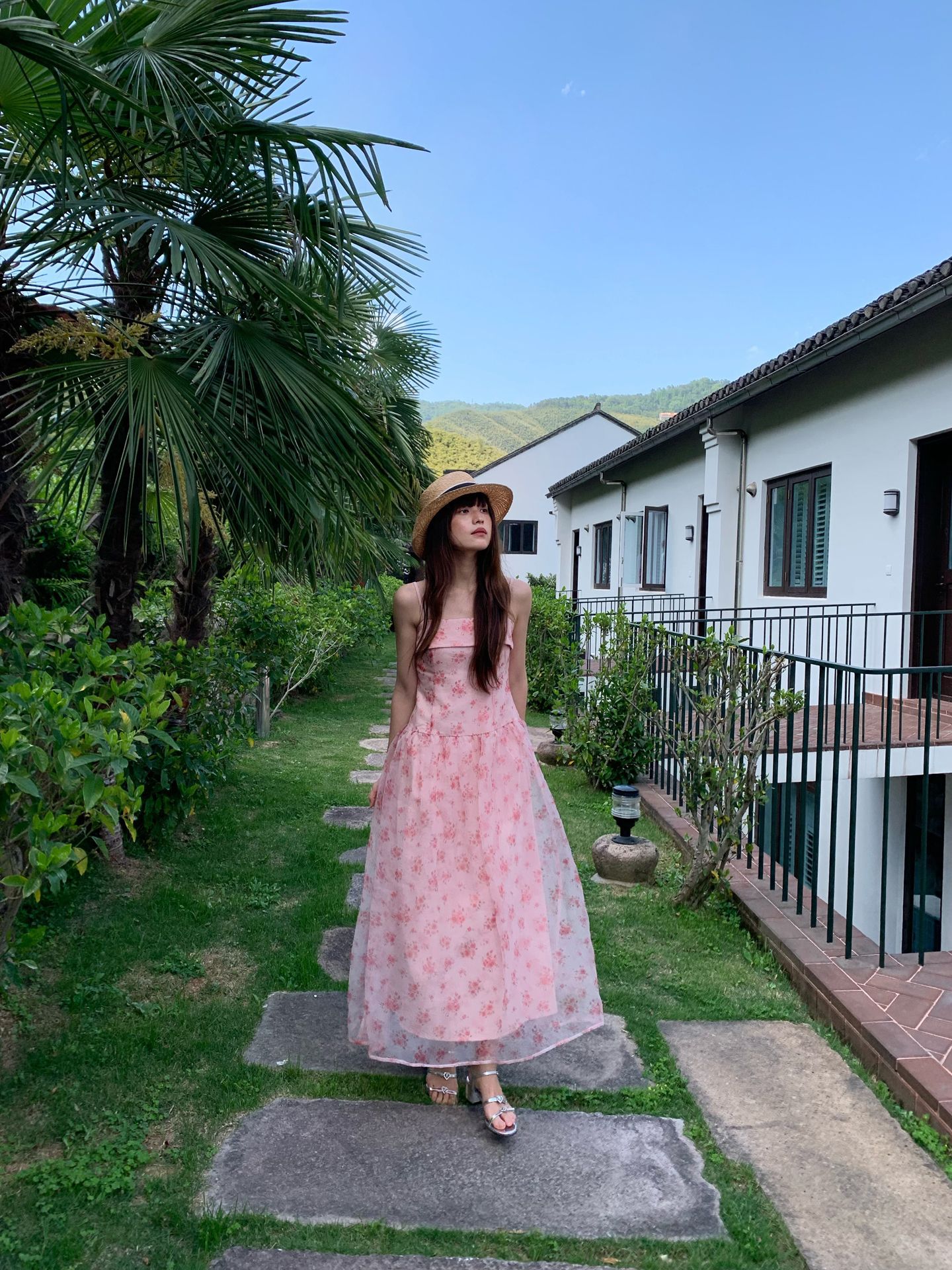 06.02十三行夏金25夏出会い花海薔薇雪紡織首を掛けて胸を拭くワンピース女性s 5650