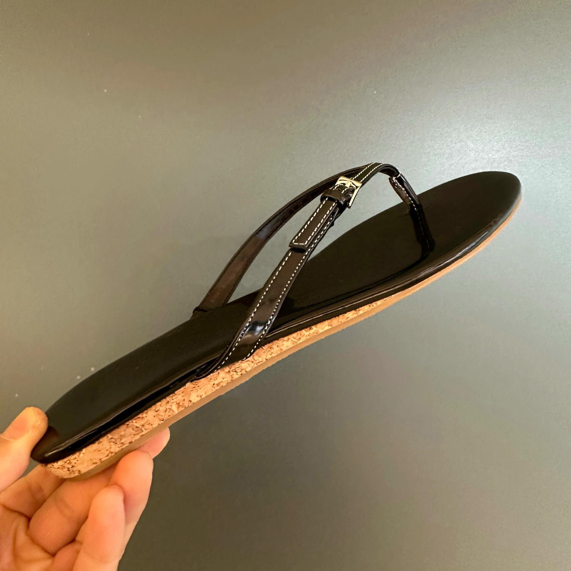 11 シープスキンバージョン夏の新しい木製穀物ミュラーサンダルとフィートハーフスリッパを着ている女性のための新しい木製穀物濃厚な革のフリップフロップ r n2 5,069円