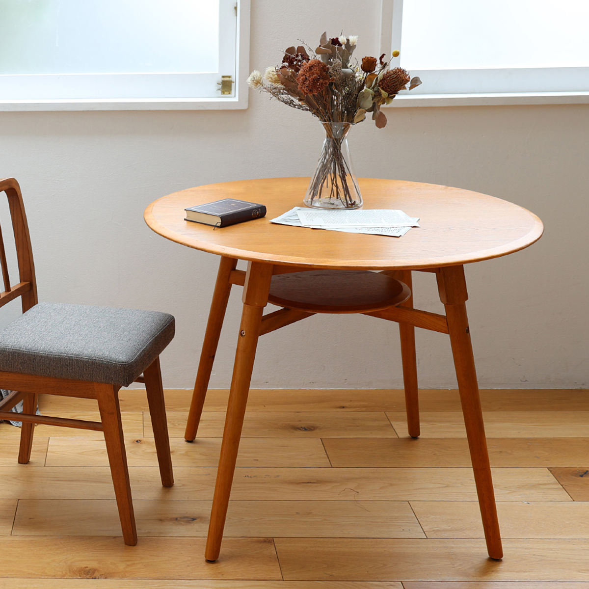 ダイニングテーブル 円型 直径90cm 棚付 OAKER 食卓 ダイニング 丸 ラウンド テーブル 2人掛け カフェテーブル コンパクト 省スペース 北欧 ヴィンテージ調 天然木 木製