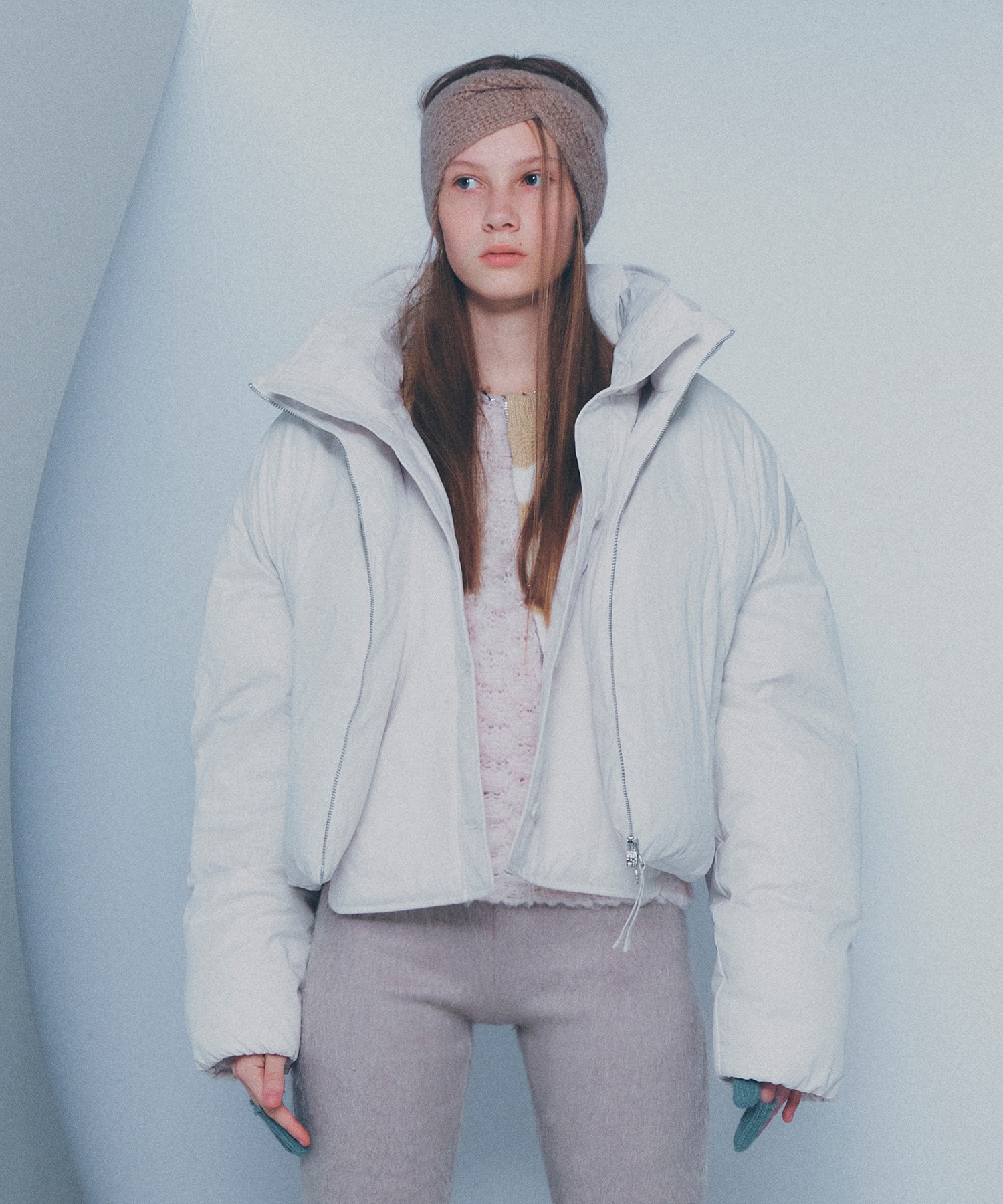 CODEGRY (女性) WAVE ロゴクロップハイネックレイヤードパディング_クリーム