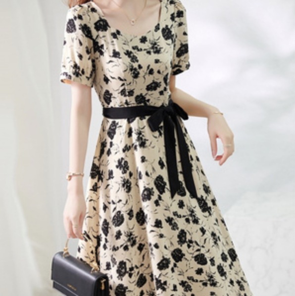 ワンピース デート フレアワンピース ミモレ ミモレ丈 袖あり 半袖 スクエアネック かわいい 大人可愛い きれいめ シンプル カジュアル 大人 上品 おしゃれ お洒落 かっこいい レトロ 大人女子