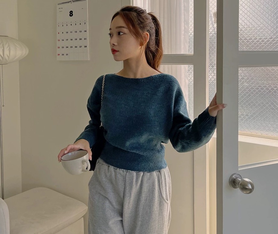 レディース トップス ニット ショート 長袖 萌袖 ボートネック 襟なし ストレート リブ 伸縮性 厚手 かわいい 大人可愛い きれいめ シンプル カジュアル おしゃれ こなれ感 ラフ ルーズ 個性的