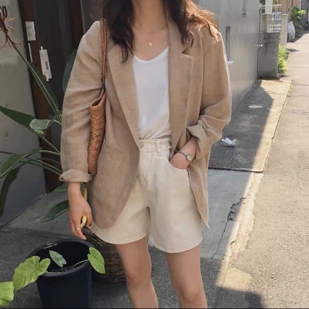 アウター ジャケット 上着 ミディアム丈 袖あり 長袖 ボリューム袖 萌袖 襟付き セミフレア 前開き 伸縮性 かわいい 大人可愛い きれいめ シンプル カジュアル 上品 おしゃれ お洒落 レトロ