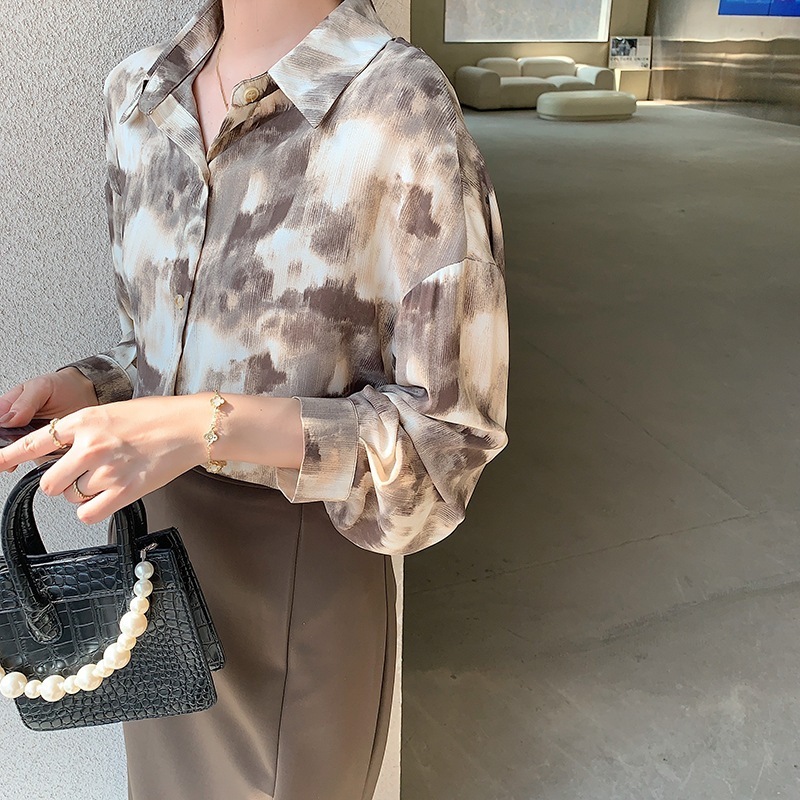 シャツ ブラウス 長袖 角襟 薄手 かわいい 大人可愛い 上品 きれいめ おしゃれ クール タイダイ プリント 春 秋 冬 デート お出かけ 韓国 モテ S L ゆったり 大きめ 小さい