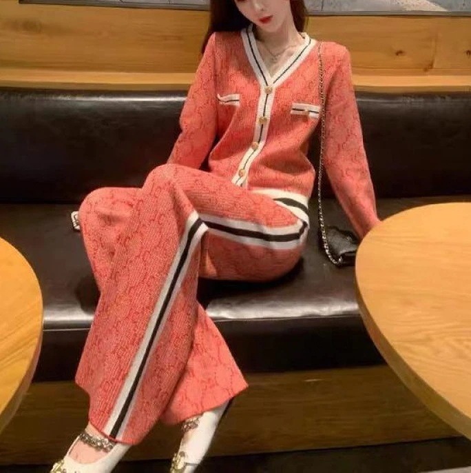 ハイエンドのカスタマイズ-2024 春の新 Xiaoxiangfeng ニットファッションスーツ女性社交家カジュアルワイドレッグパンツトレンディな 2 点セット