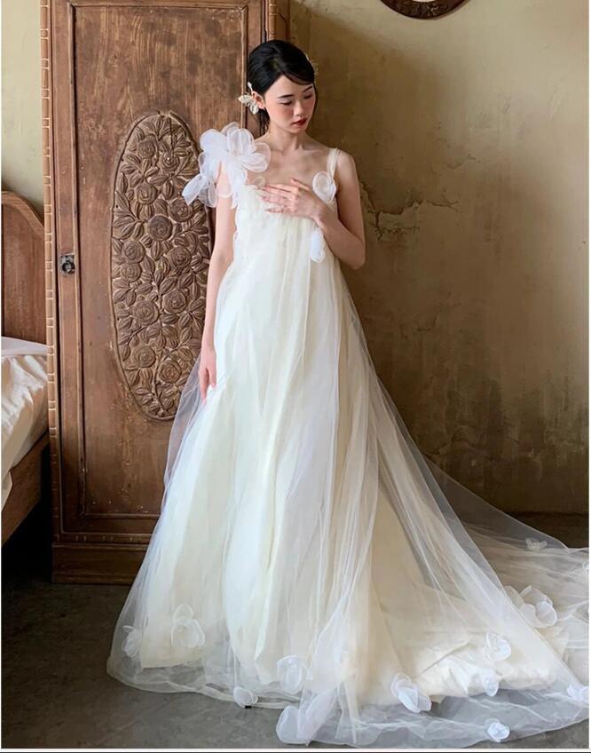 ウェディングドレス ロング マキシ丈 キャミドレス 森ガール系 ウエディングドレス フリル ドレス 裾にお花 可愛い 結婚式 披露宴 ドレス パーティー ドレス 写真撮影 トレーンドレス 花嫁ドレス 7,458円