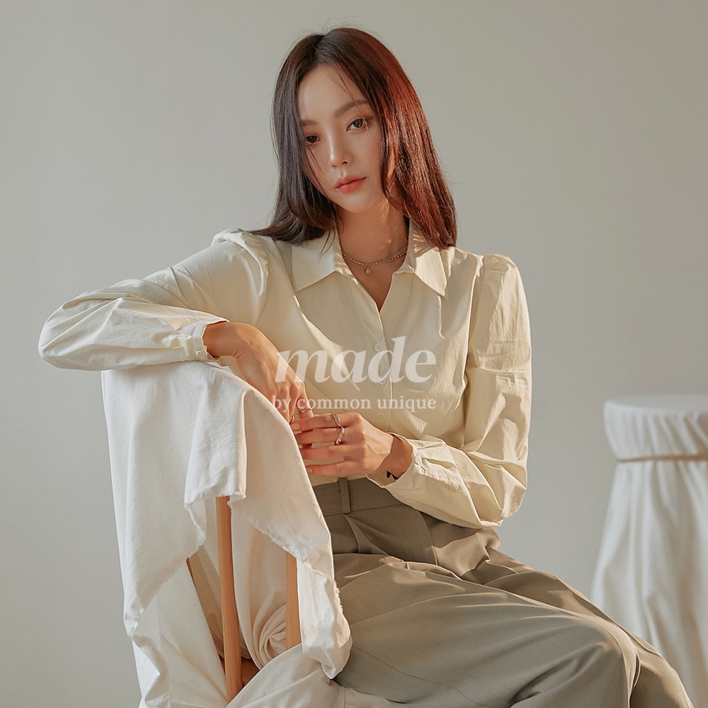 シンプルコットンギャザークロップドブラウス