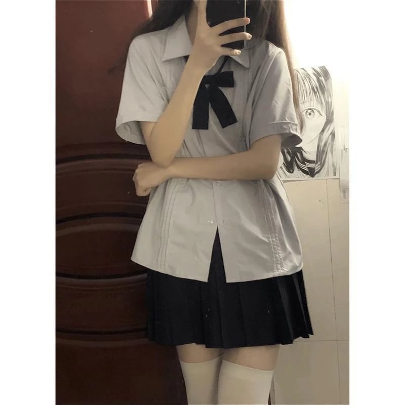 【1つ買うと10つ無料】小規模な大学スタイルの服を着た女性用のユニフォームスーツ夏の塩塩タイプの年齢を減らすシャツを還元するスカートの気質2ピースセット