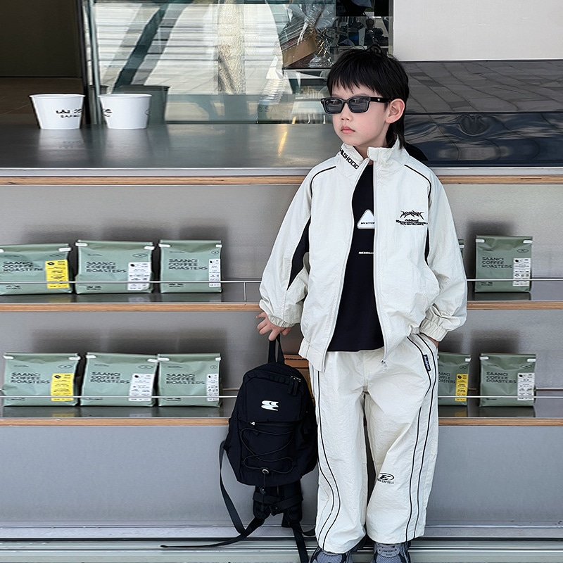 ボーイズスポーツスーツ