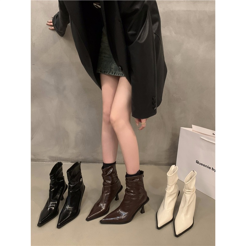 11 ヒールを尖らせたフランスの短いブーツ女性靴2024新しい秋と冬のパイルブーツ白い韓国の小さな足首ブーツ